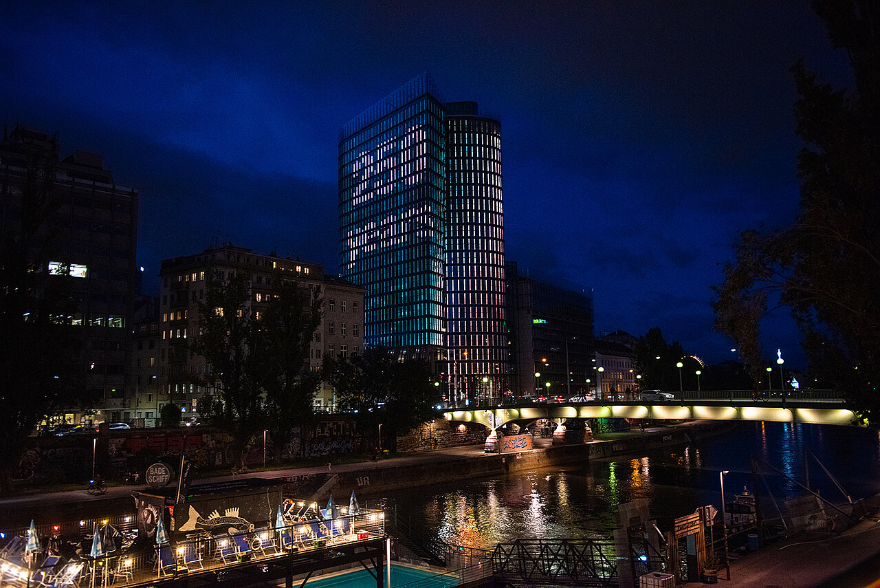 UNIQA Tower im Jubiläums-Look 250 Jahre Wiener Börse